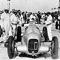 Start zum Internationalen Eifelrennen auf dem Nürburgring, 3. Juni 1934. Manfred von Brauchitsch gewann das Rennen mit einem Mercedes-Benz Formel-Rennwagen W 25.